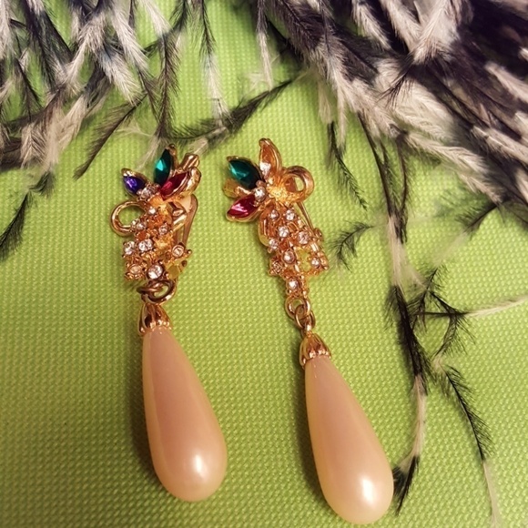 𝅺christmas Clip Earings. - Picture 1 of 4